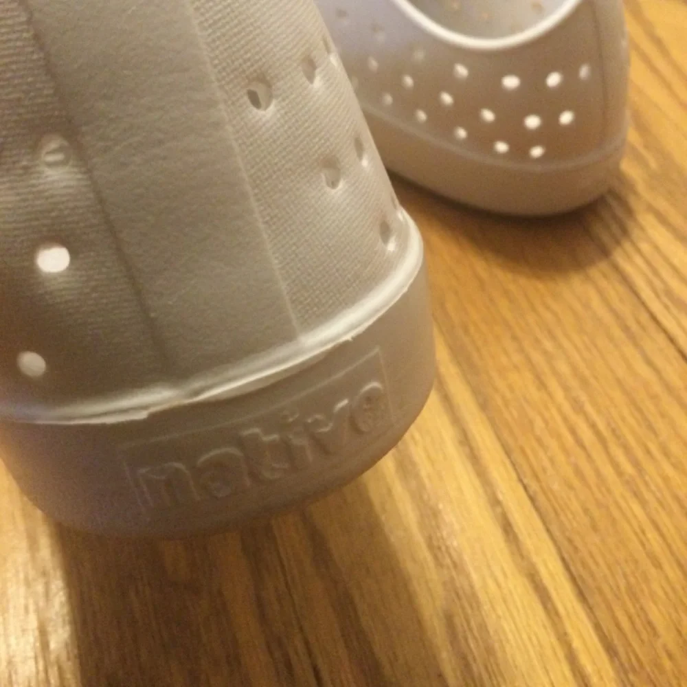 NATIVE WATER SHOES - Picture 3 of 4